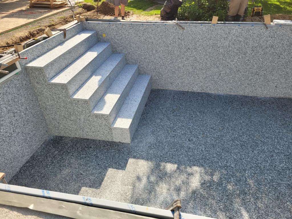Treppe im Naturpool